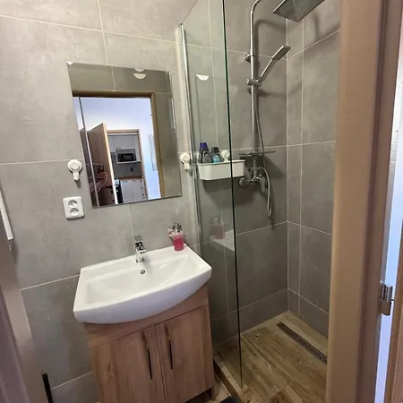 Hostel U Letiště V Mladé Boleslavi *